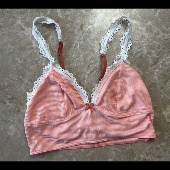 𝅺VICTORIA Secret lace trim triangle bralette - Picture 2 of 8